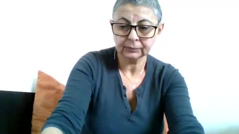 couple online show from January 18, 1:29 pm