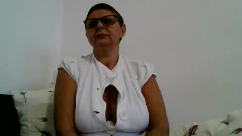 couple online show from September 29, 3:28 pm