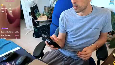 Snapshot of curiousgenie chatting on May 31, 12:12 pm curiousgenie online show from May 31, 12:12 pm