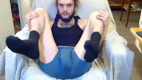 curiouss25 online show from December 3, 10:30 pm