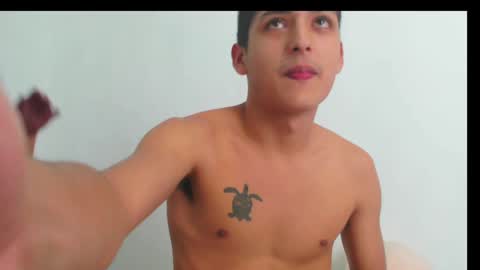 Snapshot of curiuscouplehot chatting on December 19, 4:02 pm Pablo and emma online show from December 19, 4:02 pm