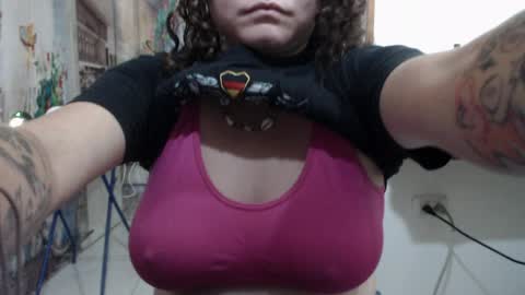 Snapshot of curly_greeneyed chatting on April 8, 1:05 am Vannesa online show from April 8, 1:05 am