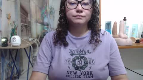 Snapshot of curly_greeneyed chatting on April 14, 1:11 am Vannesa online show from April 14, 1:11 am