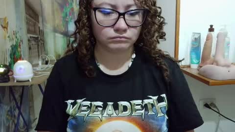 Snapshot of curly_greeneyed chatting on April 29, 2:26 am Vannesa online show from April 29, 2:26 am