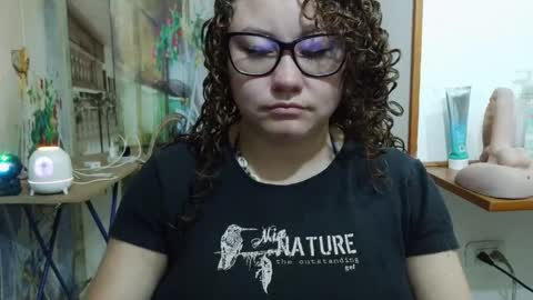 Snapshot of curly_greeneyed chatting on May 5, 2:08 am Vannesa online show from May 5, 2:08 am