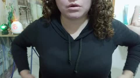 Snapshot of curly_greeneyed chatting on May 13, 1:36 am Vannesa online show from May 13, 1:36 am