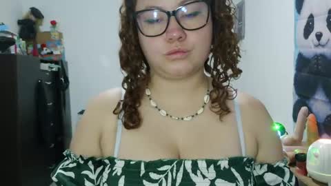 Snapshot of curly_greeneyed chatting on May 28, 1:14 am Vannesa online show from May 28, 1:14 am