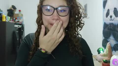 Snapshot of curly_greeneyed chatting on June 5, 2:51 am Vannesa online show from June 5, 2:51 am