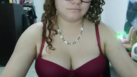 Snapshot of curly_greeneyed chatting on June 11, 2:53 am Vannesa online show from June 11, 2:53 am