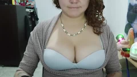 Snapshot of curly_greeneyed chatting on June 13, 1:36 am Vannesa online show from June 13, 1:36 am