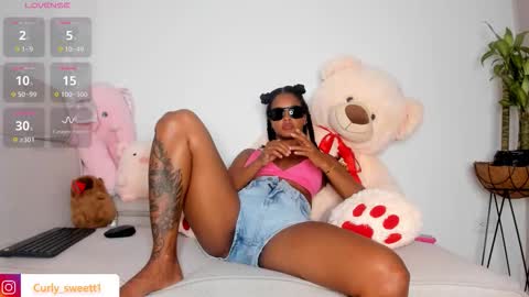 Snapshot of curly_sweett chatting on March 13, 1:29 pm Curly - OF- CURLY SWEETT online show from March 13, 1:29 pm