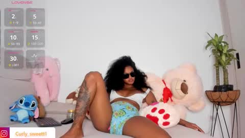 Snapshot of curly_sweett chatting on March 14, 1:38 pm Curly - OF- CURLY SWEETT online show from March 14, 1:38 pm