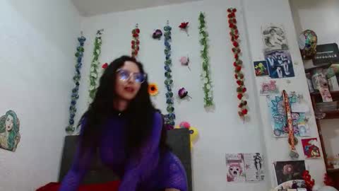 curlybutterfly online show from December 19, 10:28 pm