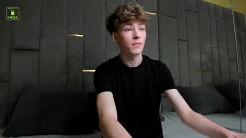 Snapshot of curlytwinkboy chatting on September 26, 8:35 pm KEVIN online show from September 26, 8:35 pm