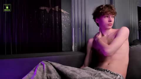 Snapshot of curlytwinkboy chatting on November 19, 8:20 pm KEVIN online show from November 19, 8:20 pm