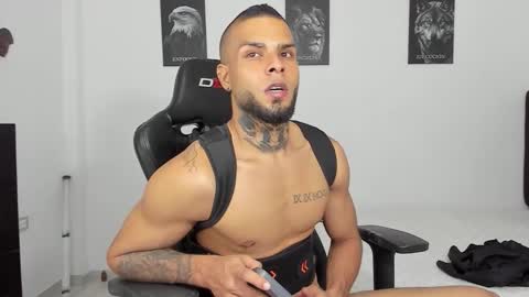 curtis_blake online show from December 20, 6:53 am