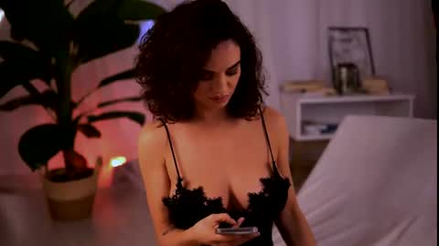 Snapshot of curvedlizzie chatting on July 14, 11:21 pm curvedlizzie online show from July 14, 11:21 pm