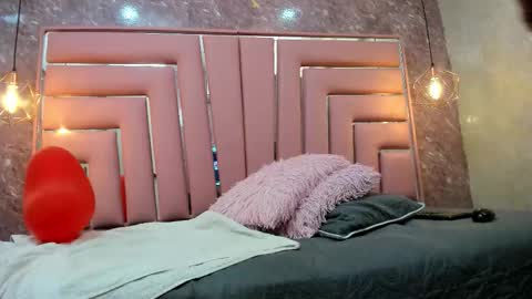 Snapshot of curvy_alyanna chatting on February 15, 11:41 am Alyanna online show from February 15, 11:41 am