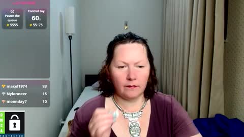curvy_girlz online show from September 13, 6:40 pm