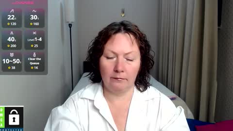 Snapshot of curvy_girlz chatting on September 28, 4:23 pm curvy_girlz online show from September 28, 4:23 pm