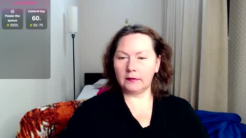 Snapshot of curvy_girlz chatting on October 10, 5:34 pm curvy_girlz online show from October 10, 5:34 pm