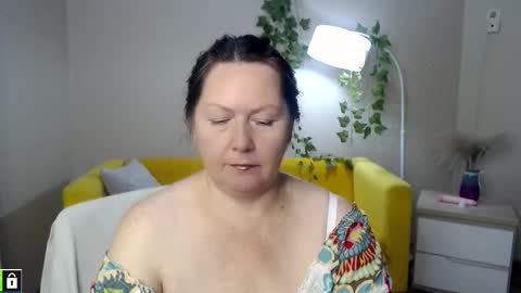 Snapshot of curvy_girlz chatting on November 4, 5:23 pm curvy_girlz online show from November 4, 5:23 pm