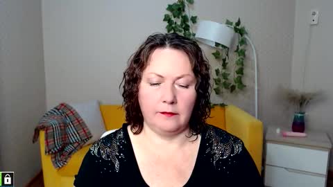 Snapshot of curvy_girlz chatting on November 6, 5:36 pm curvy_girlz online show from November 6, 5:36 pm