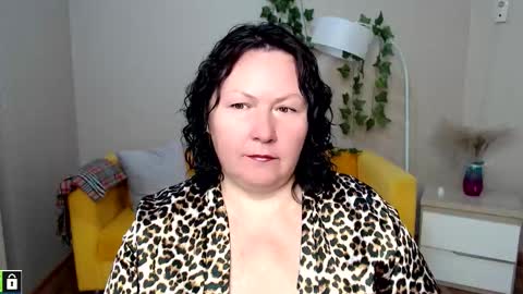 Snapshot of curvy_girlz chatting on November 10, 4:28 pm curvy_girlz online show from November 10, 4:28 pm