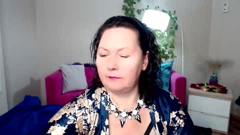 Snapshot of curvy_girlz chatting on November 28, 5:37 pm curvy_girlz online show from November 28, 5:37 pm