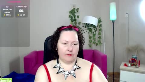 curvy_girlz online show from February 9, 11:20 pm