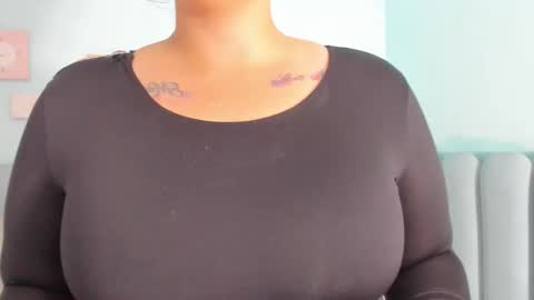 Snapshot of curvy_rousi chatting on October 19, 11:33 am Rosie online show from October 19, 11:33 am