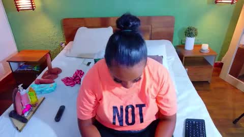 Snapshot of curvyebonyy_ chatting on March 28, 2:27 pm Danna online show from March 28, 2:27 pm