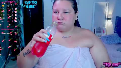 Snapshot of curvyema chatting on December 22, 6:37 pm EMA online show from December 22, 6:37 pm