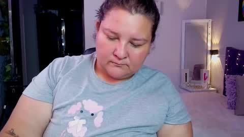 Snapshot of curvyema chatting on January 2, 9:28 pm EMA online show from January 2, 9:28 pm