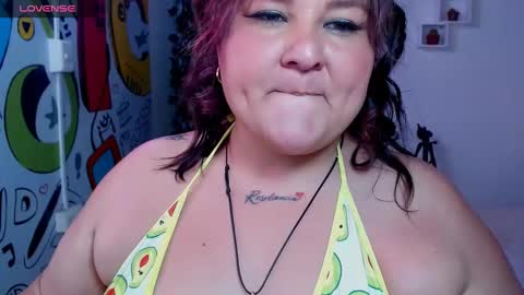 Snapshot of curvyema chatting on January 19, 4:33 am EMA online show from January 19, 4:33 am