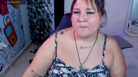 Snapshot of curvyema chatting on January 25, 11:54 pm EMA online show from January 25, 11:54 pm
