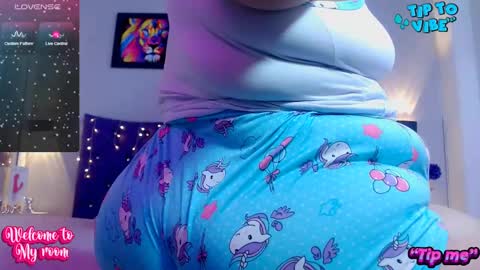 Snapshot of curvyema chatting on February 4, 4:59 am EMA online show from February 4, 4:59 am
