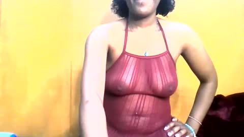 curvylyin online show from December 5, 1:09 pm