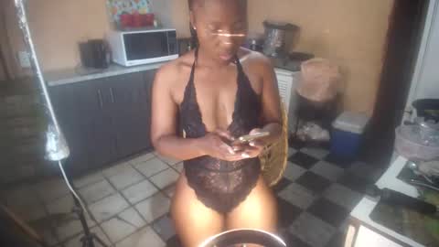 Snapshot of curvypear76x chatting on October 25, 11:07 am curvypear76x online show from October 25, 11:07 am