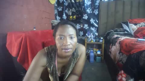 Snapshot of curvypear76x chatting on December 2, 8:08 am curvypear76x online show from December 2, 8:08 am