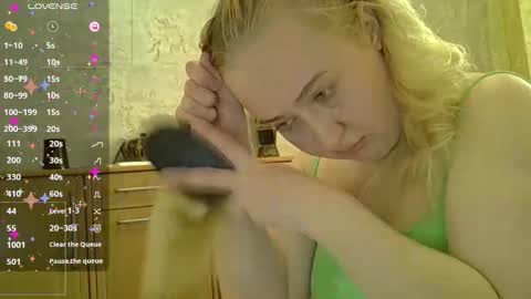 Curvy online show from March 12, 11:49 am