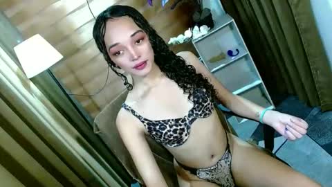 BBY CURLYHANNA online show from April 29, 3:05 pm