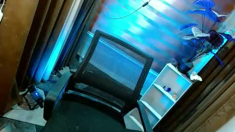 BBY CURLYHANNA online show from May 18, 12:55 pm