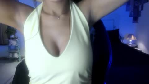 Alisha online show from April 20, 3:04 pm