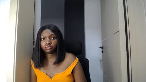 Snapshot of cute_ass18 chatting on February 23, 1:25 am Liya online show from February 23, 1:25 am