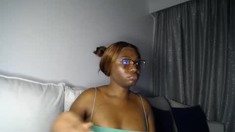 Snapshot of cute_ass18 chatting on April 16, 11:51 pm Liya online show from April 16, 11:51 pm