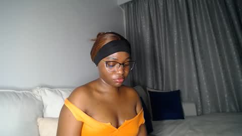Snapshot of cute_ass18 chatting on April 22, 1:08 am Liya online show from April 22, 1:08 am
