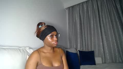 Snapshot of cute_ass18 chatting on April 23, 2:24 am Liya online show from April 23, 2:24 am