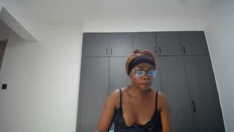 Snapshot of cute_ass18 chatting on April 25, 1:41 pm Liya online show from April 25, 1:41 pm