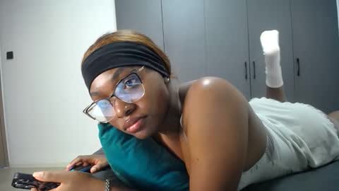 Snapshot of cute_ass18 chatting on April 26, 7:39 am Liya online show from April 26, 7:39 am